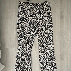 Zoven Trouser In 90'S Zebra Black And White
